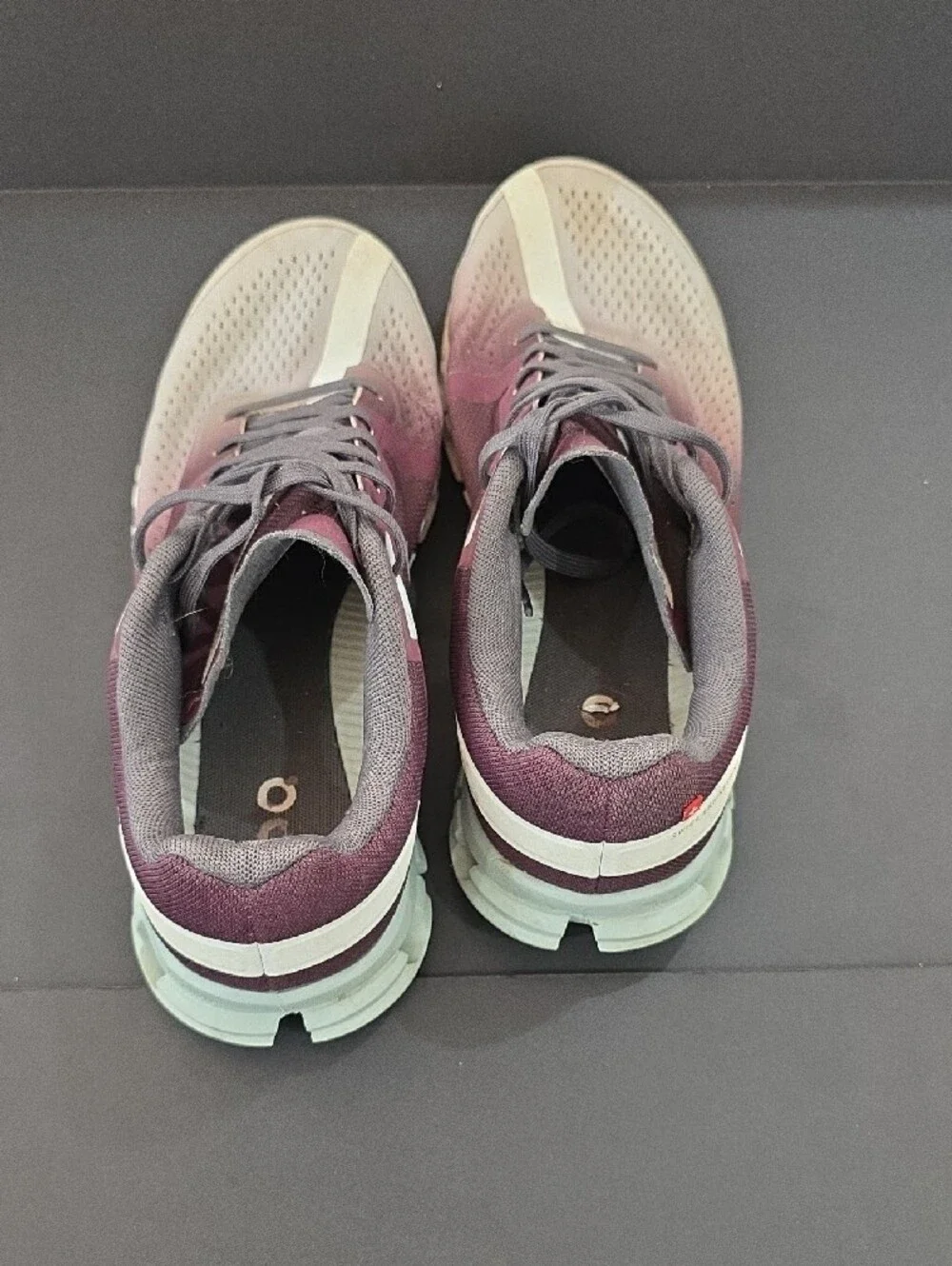 On Running CloudFlow Women's Gradient Plum and Gray Sneakers Size 8